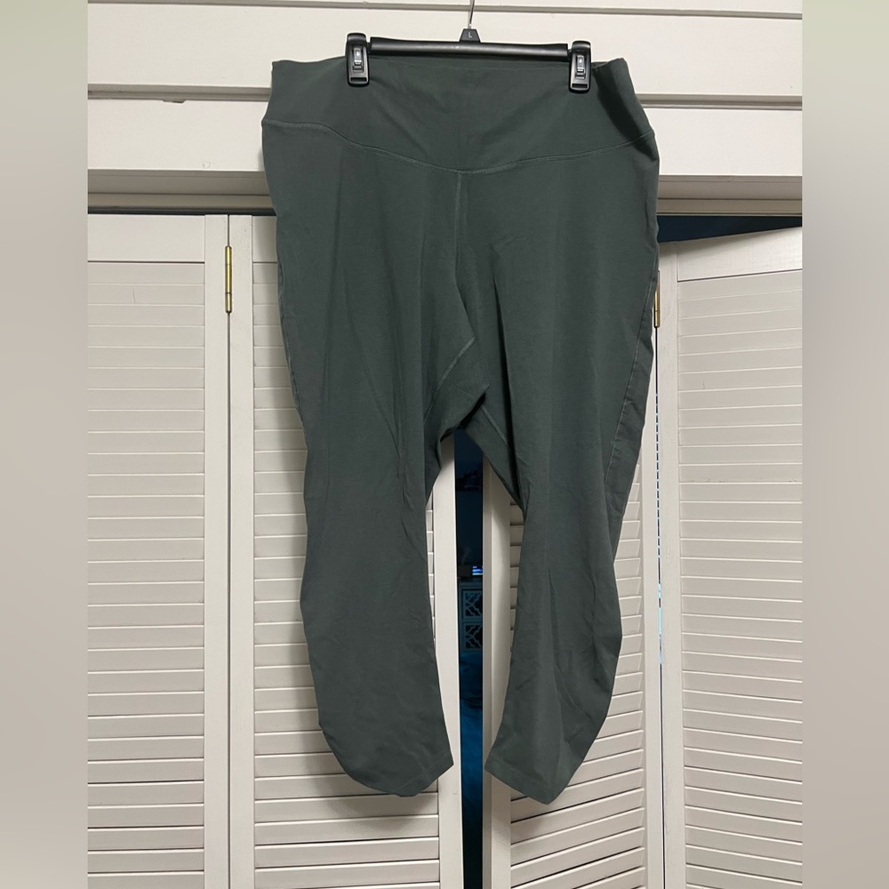 Old Navy Women’s size XXL, extra high rise, performance go dry leggings,…